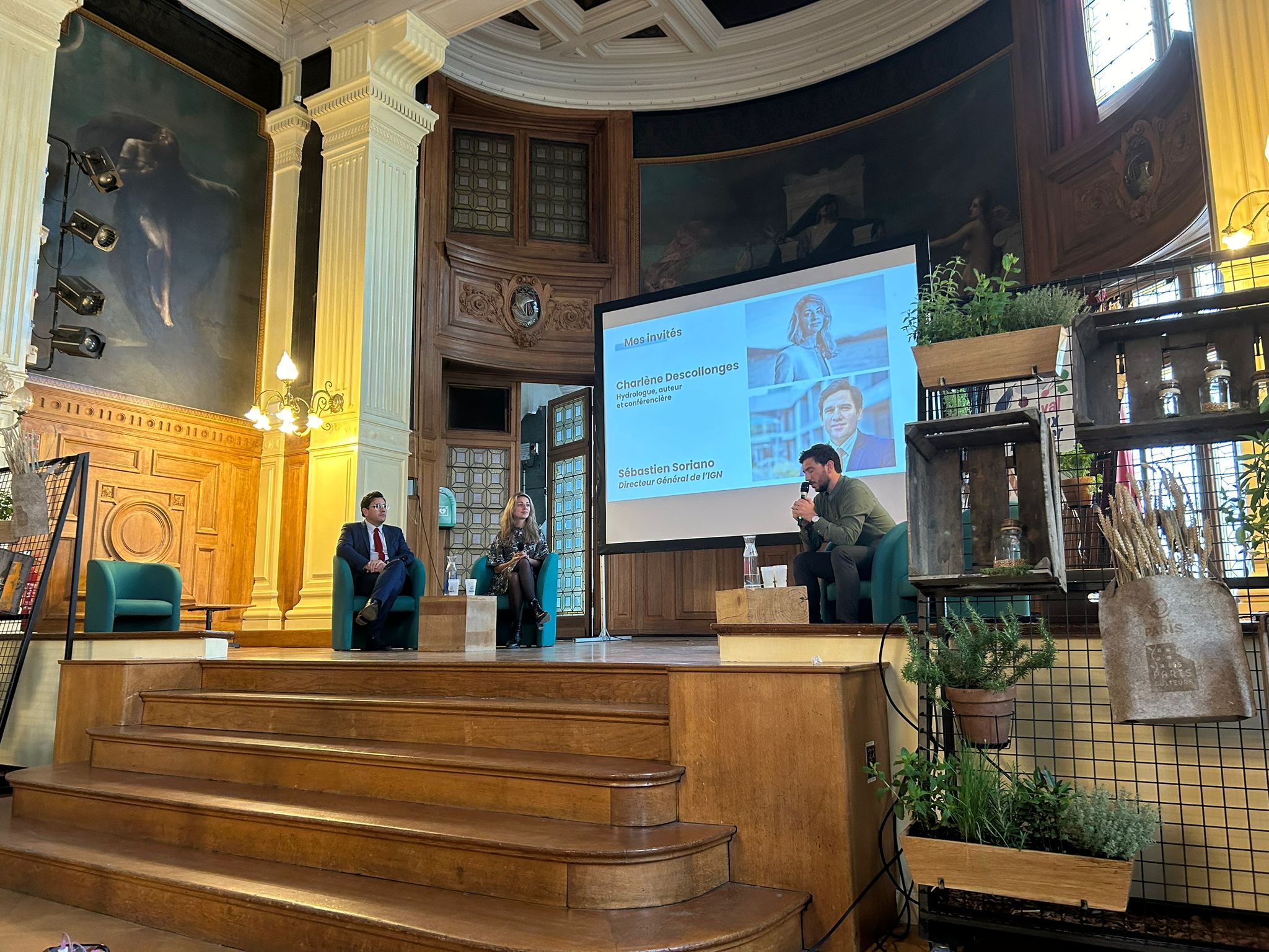 De gauche à droite, Sébastien Soriano, Charlène Descollonges et moi