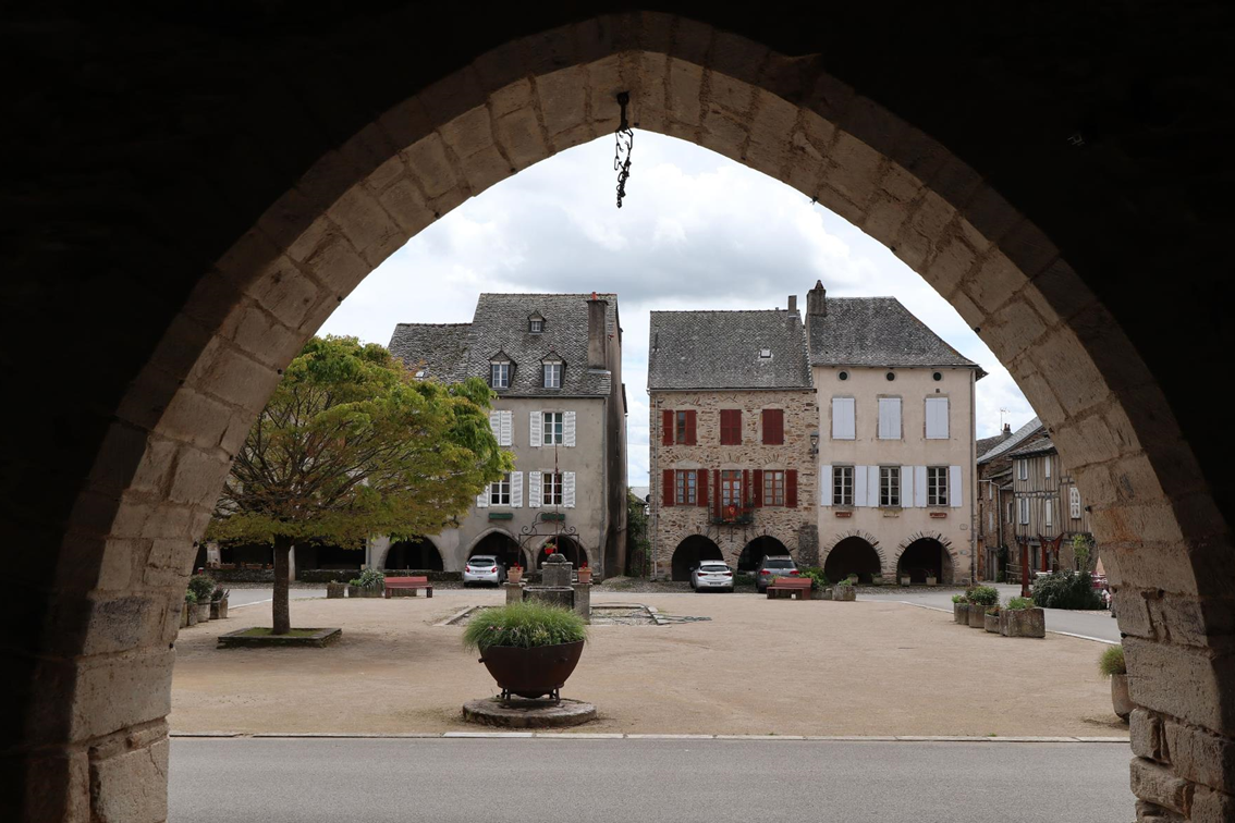 Un autre type d'arche, à Sauveterre de Rouergue, un des plus beaux villages de France.