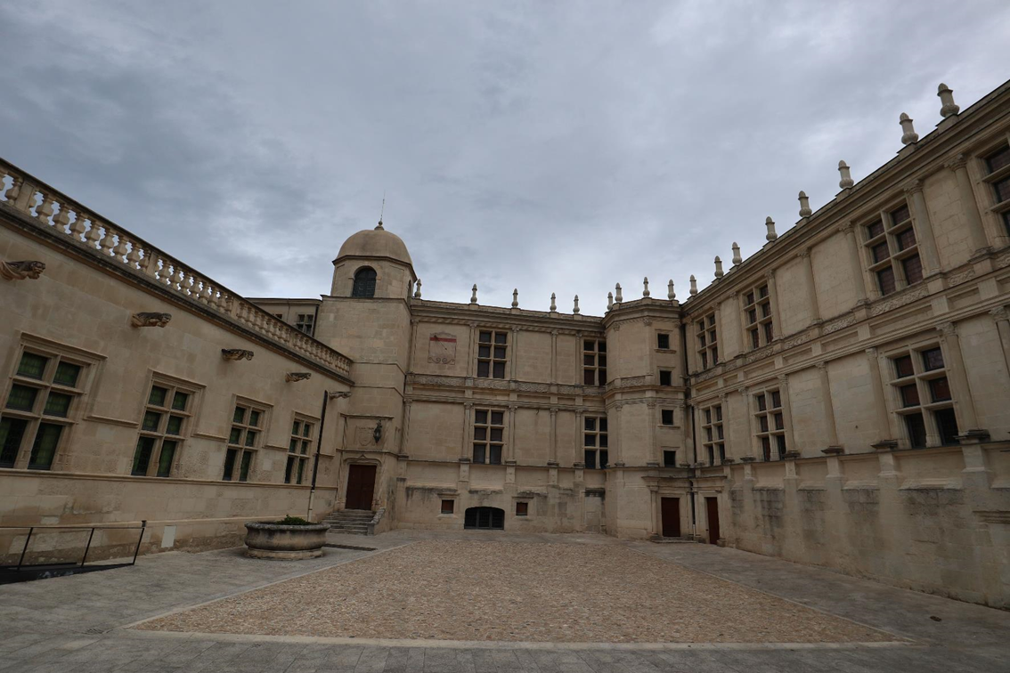 Backstage du château de Grignan, tout beau, tout propre.