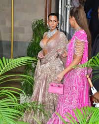 Oui, c'est Kim Kardashian, invitée au mariage avec sa soeur Khloé