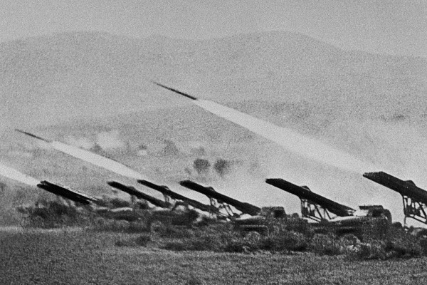 Une batterie d'orgues de Staline (Katioucha) en 1942 à Stalingrad. DR.