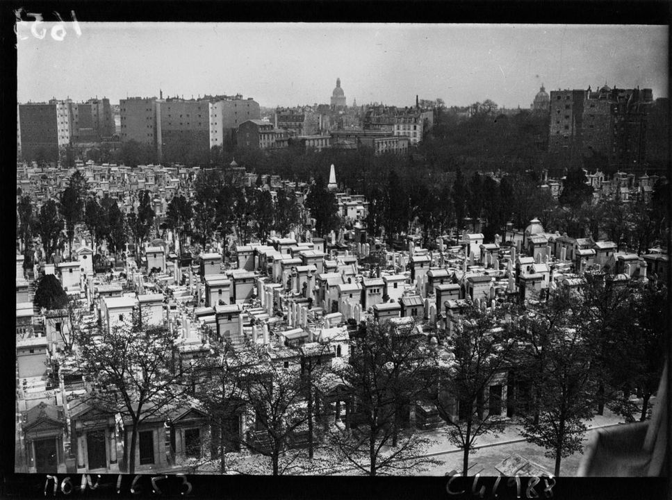 Vue générale du cimetière Montparnasse, vers 1932