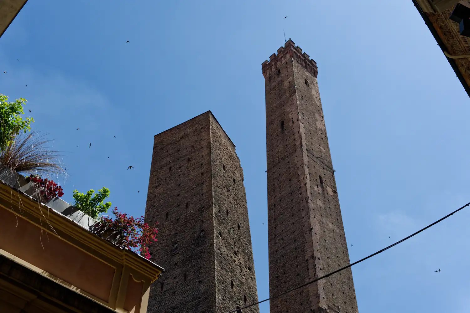 Les tours des patrons qui jouaient littéralement à "qui a la plus grosse" mais qui ne servaient plus ou moins à rien — on savait s'amuser à cette époque !