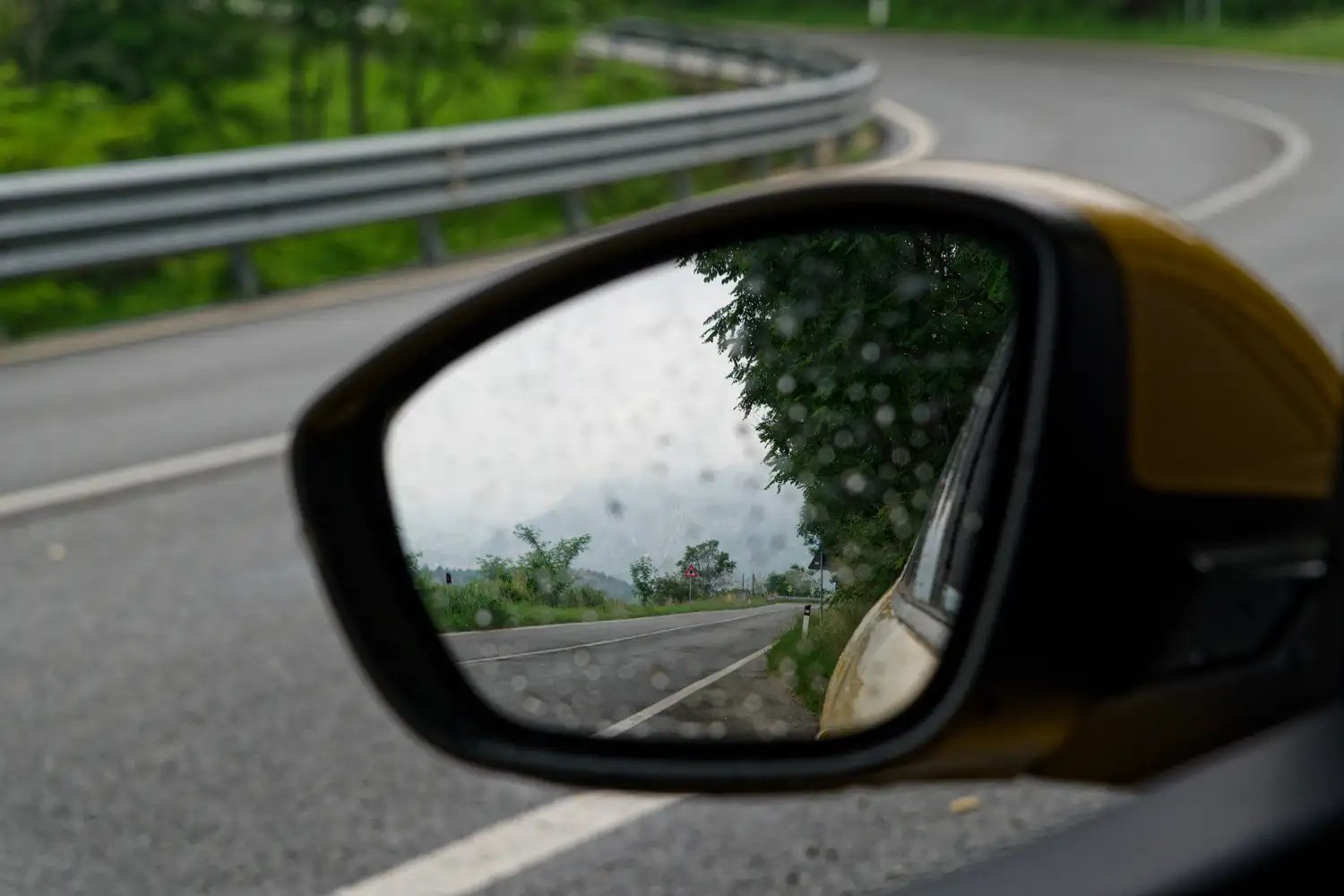 Et voilà, on remonte au col, avec un petit regard vers le ciel italien bercé de soleil… ah non.