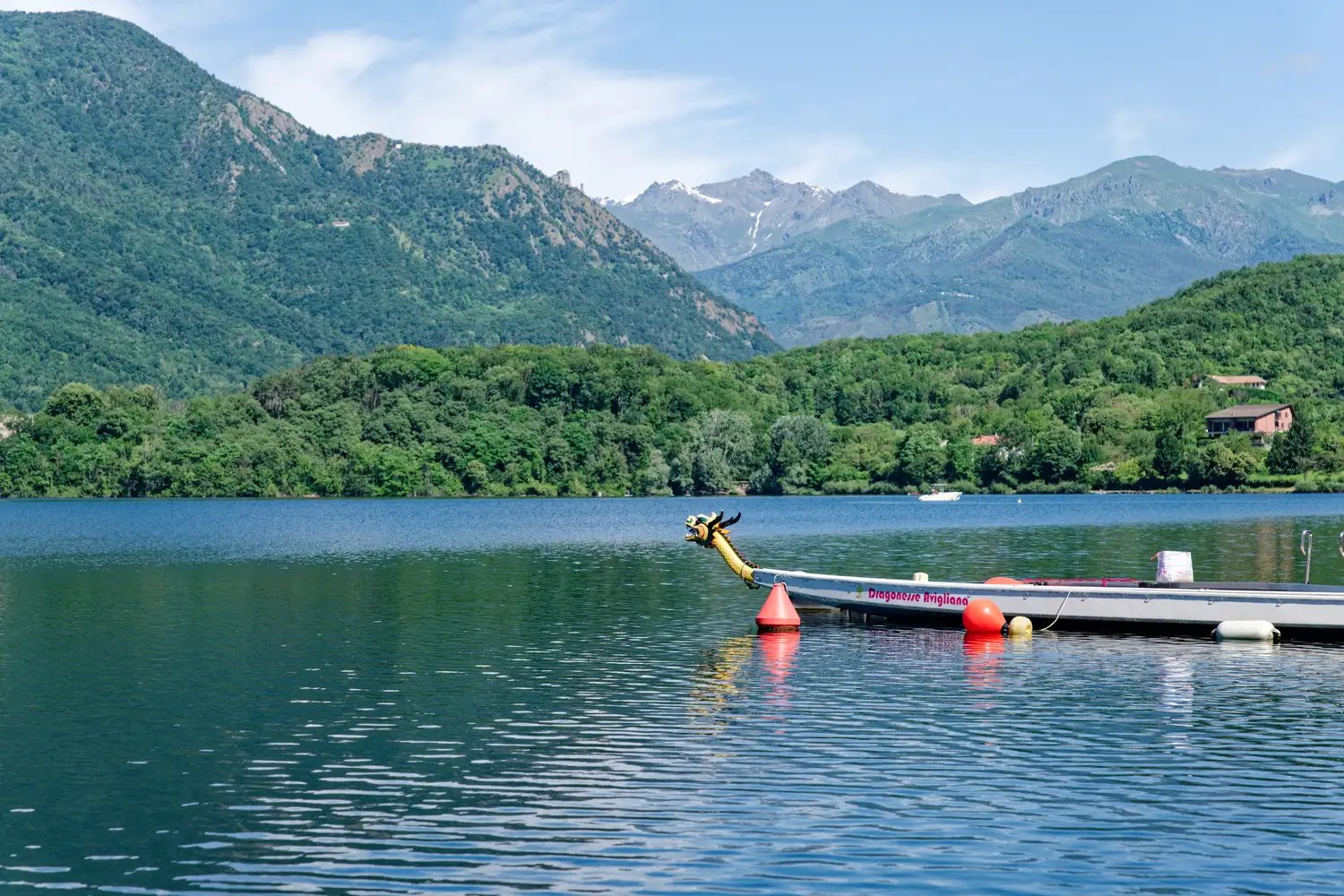Pour commencer à vous faire rêver, notre premier arrêt dans le Piémont, au lac d'Avigliana, avec les dragons endémiques de la région (ici une reconstitution pour les touristes, nous n'étions pas dupes)