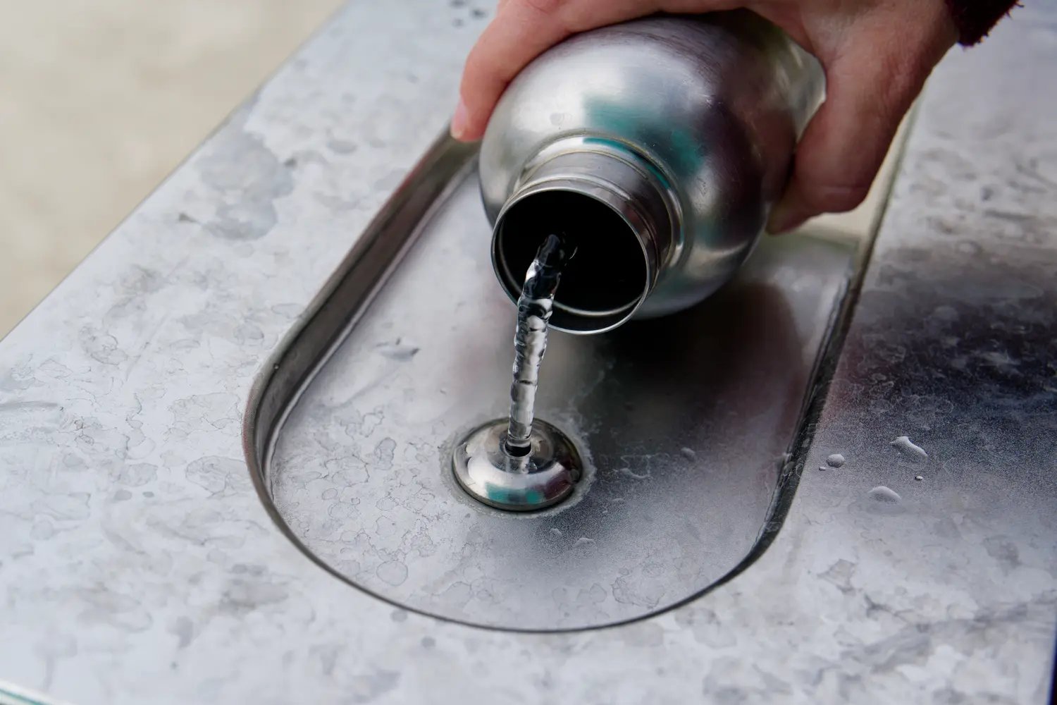 J’adore le mystère de cette photo : où va l’eau, d’où vient-elle, la photo est-elle à l’endroit ? Que de mystères. Non ? Des mystèèèèères.