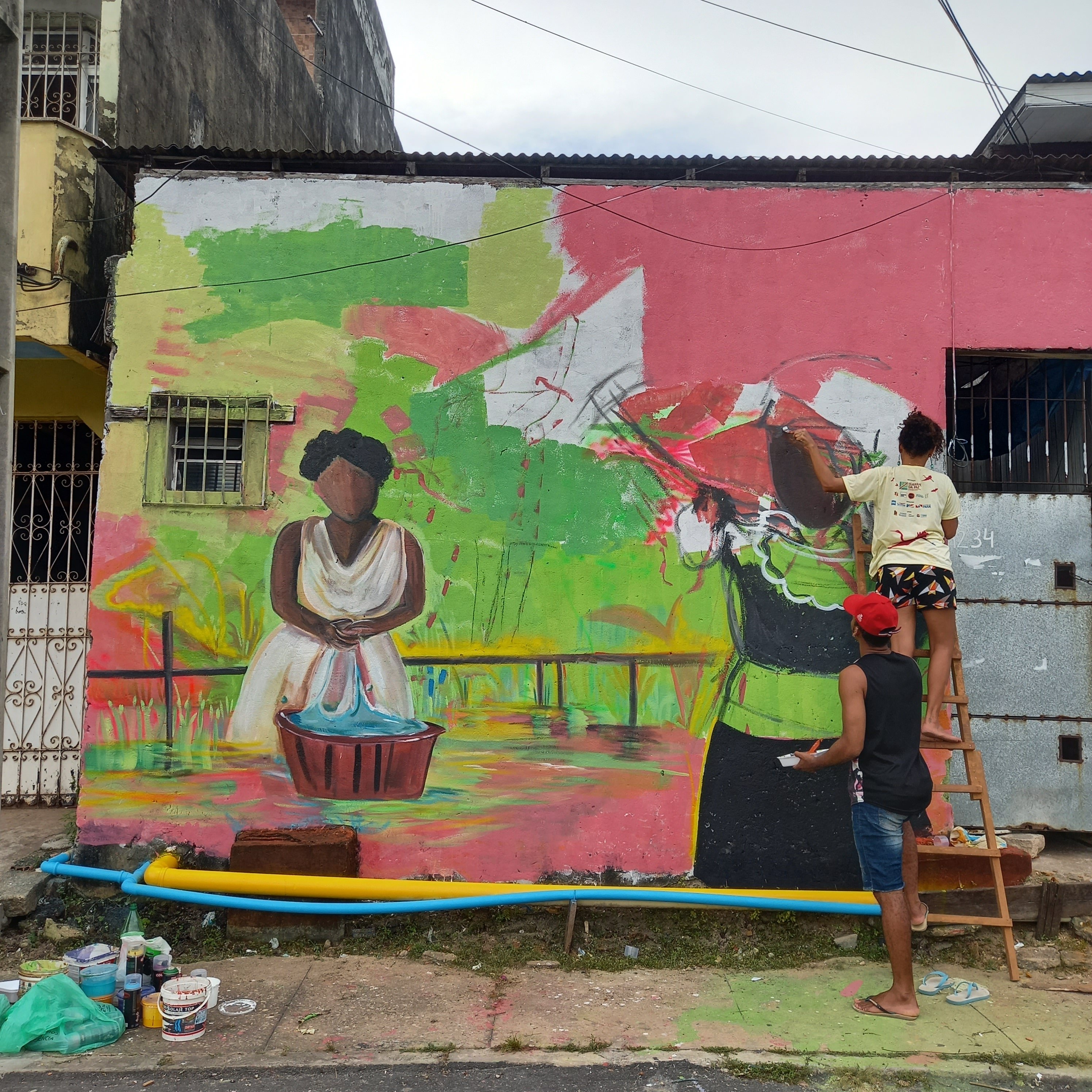 Fresque du projet Igrapé da Paz. Le quartier porte le nom des Jurunas,  “bouches noires” en tupi-guarani, l’un des peuples qui habitaient la région au moment de la colonisation.  © Josue Oliveira