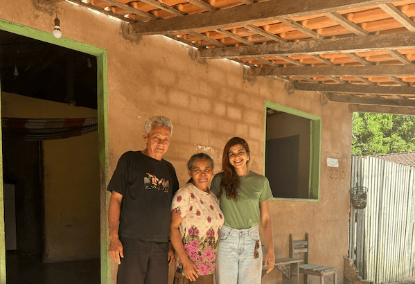 Juliana Carepa en visite sur le terrain, chez Bastião et dona Maria, deux producteurs de fève tonka (c) archives personnelles, Juliana Carepa