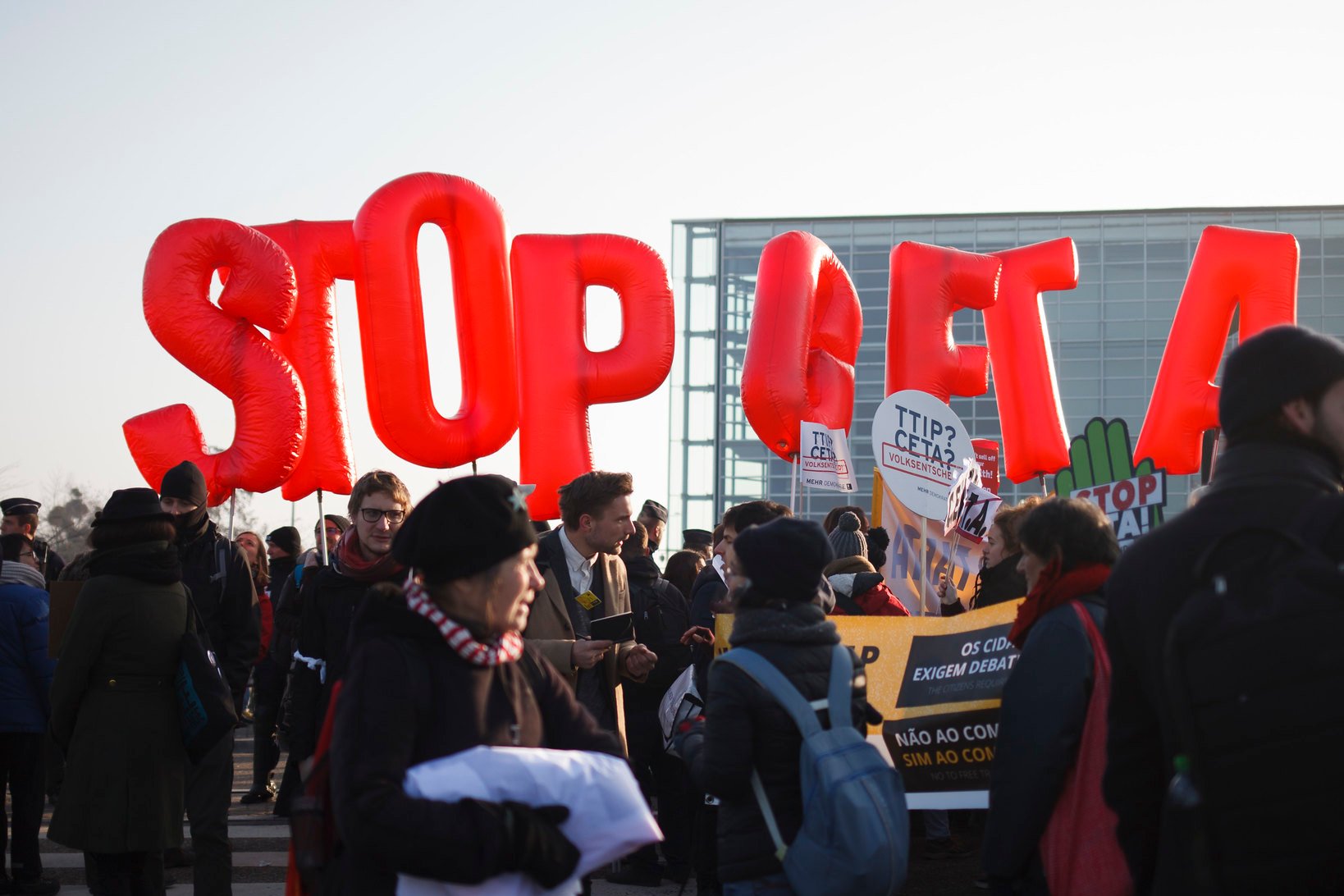 Manifestation contre le CETA devant le siège du Parlement européen de Strasbourg, le 15 février 2016 ©StopTTIP/Flickr.