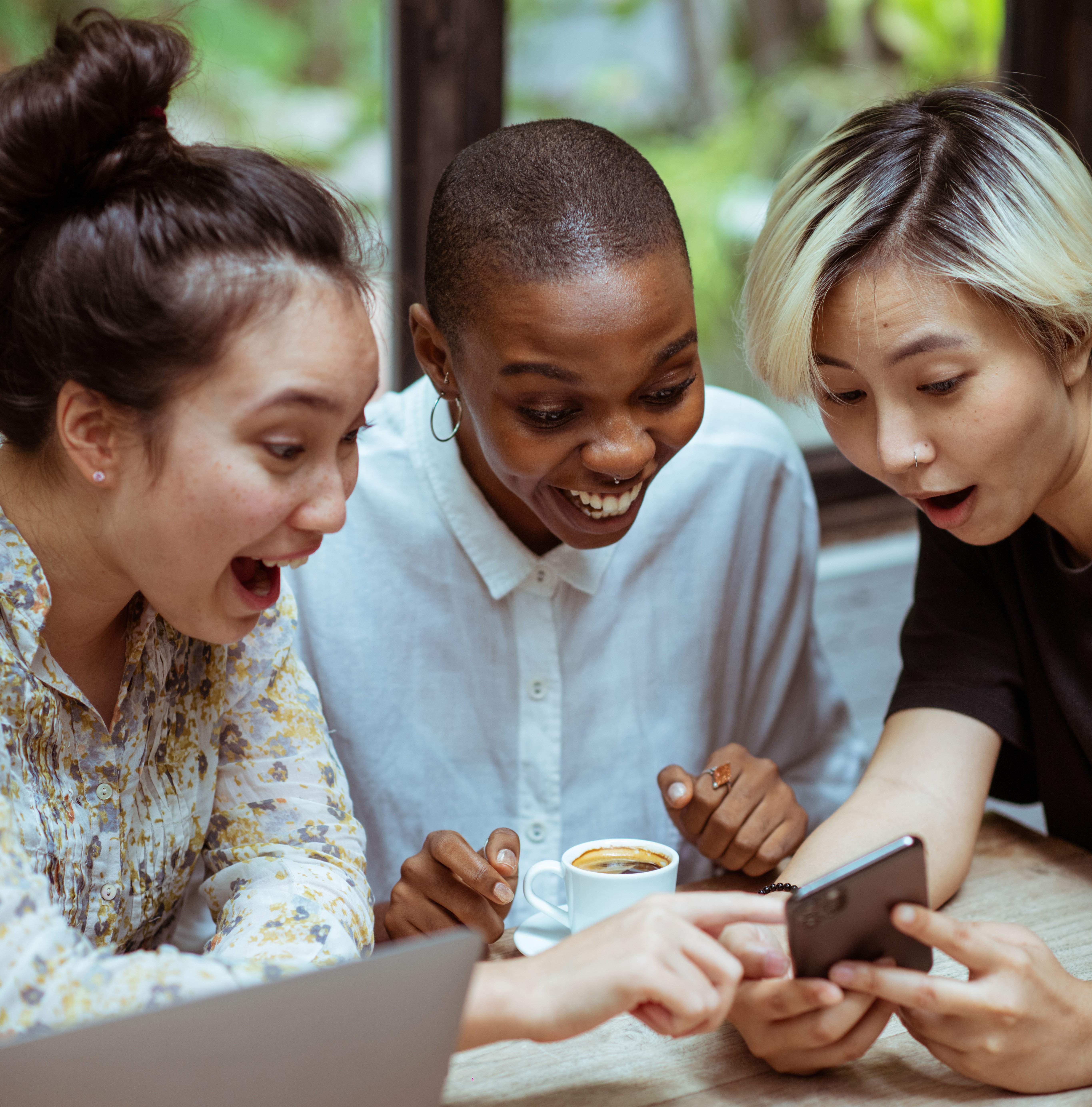 "Incroyable cette newsletter ! Vite, on s'abonne !" Photo de Ketut Subiyanto