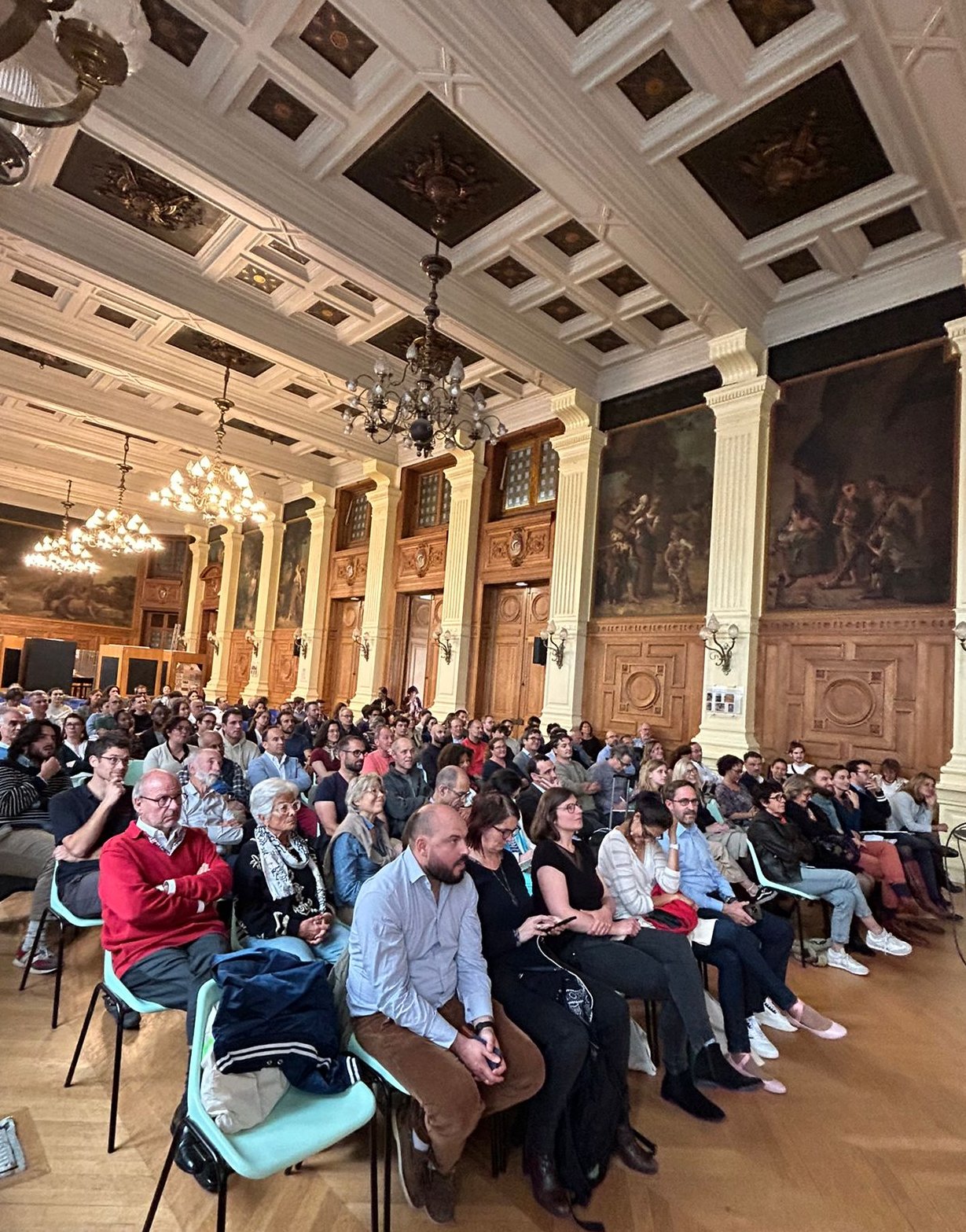 La superbe salle des fêtes de l'Académie du Climat
