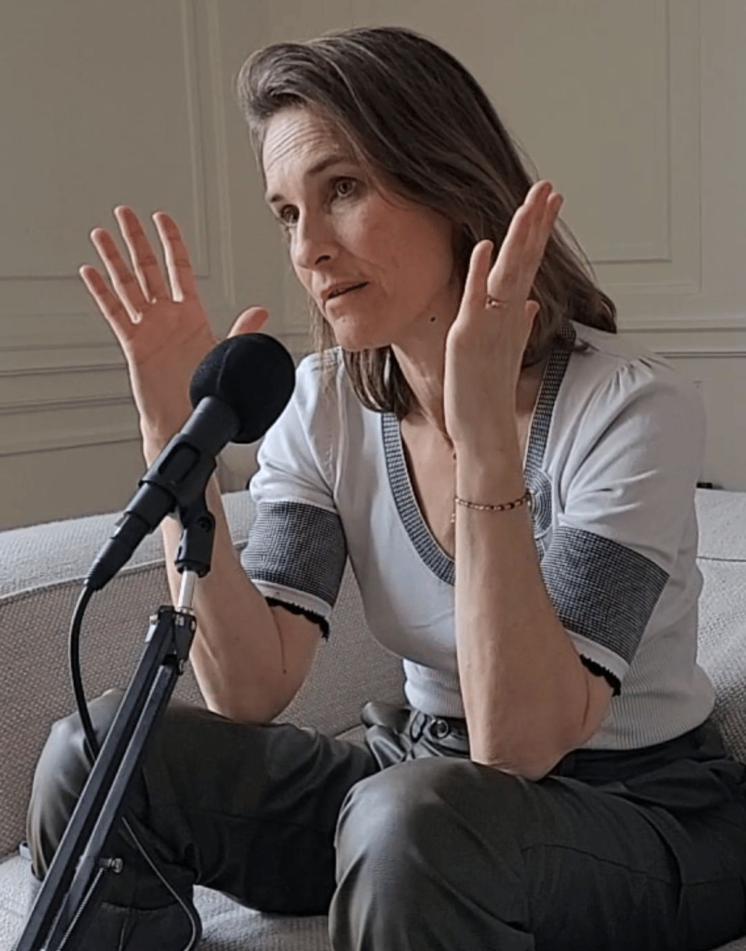 Claire Fournier en pleine interview