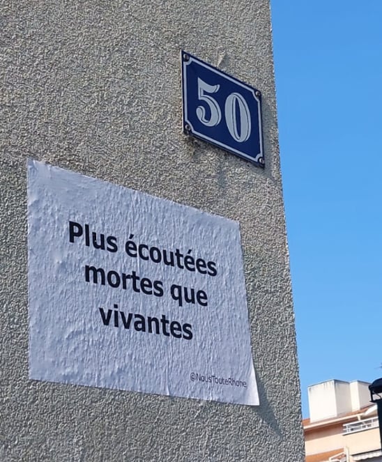 Photo d'un collage de l'association Nous Toutes (Pauline ROYER)