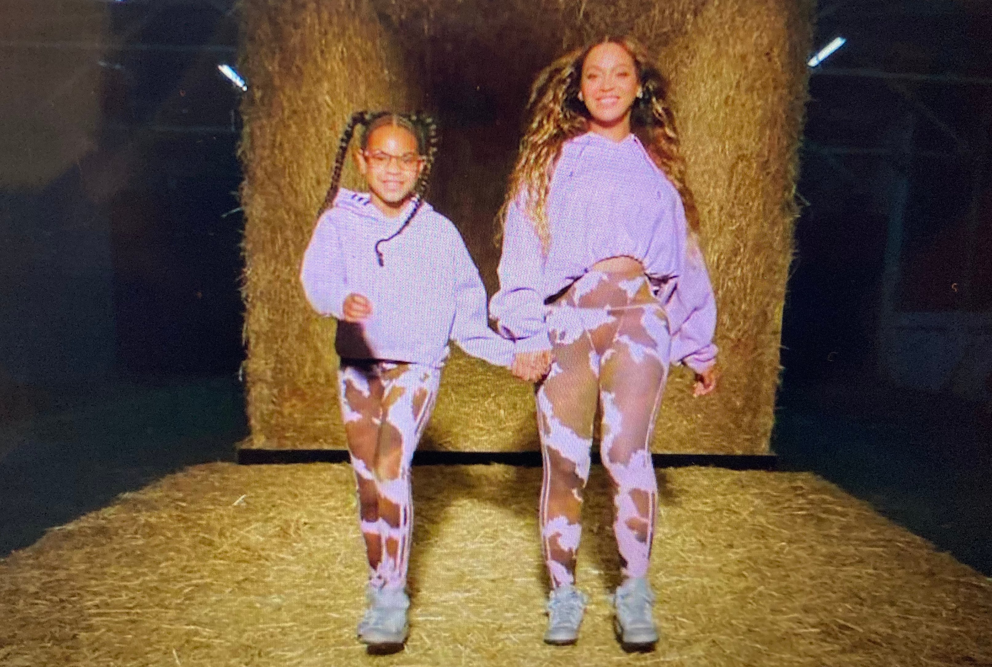 Il y a quelques années, Blue Ivy défilait avec maman pour présenter la collection Beyoncé dessinée avec Adidas.