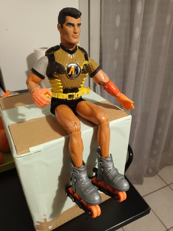 (apparemment c'est en vente sur leboncoin si vous avez un regain de nostalgie pour Action Man le plus fort de tous les héros)