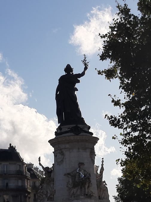Pourquoi la République ? Aucune raison, hormis que j'aime beaucoup cette photo que j'ai prise hier 😂