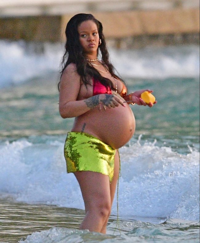 Rihanna et son summer body enceinte 🔥