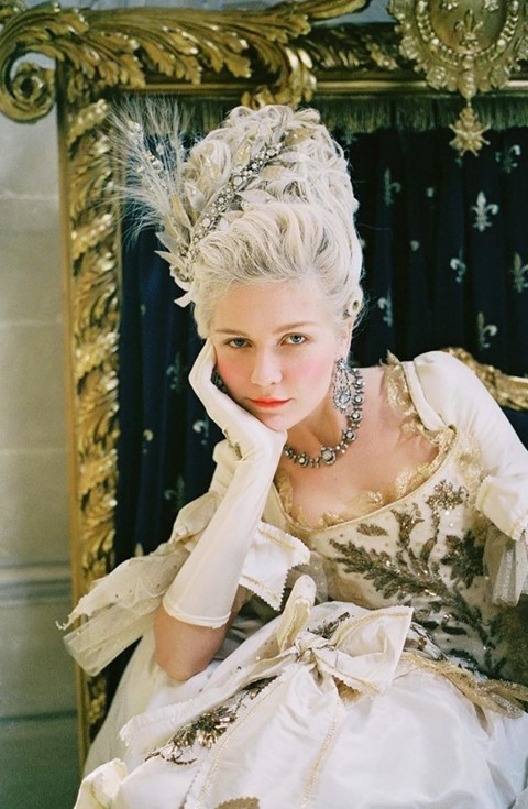 "ET CROYEZ-MOI QU'ON S'EMMERDE FERME A VERSAILLES."
