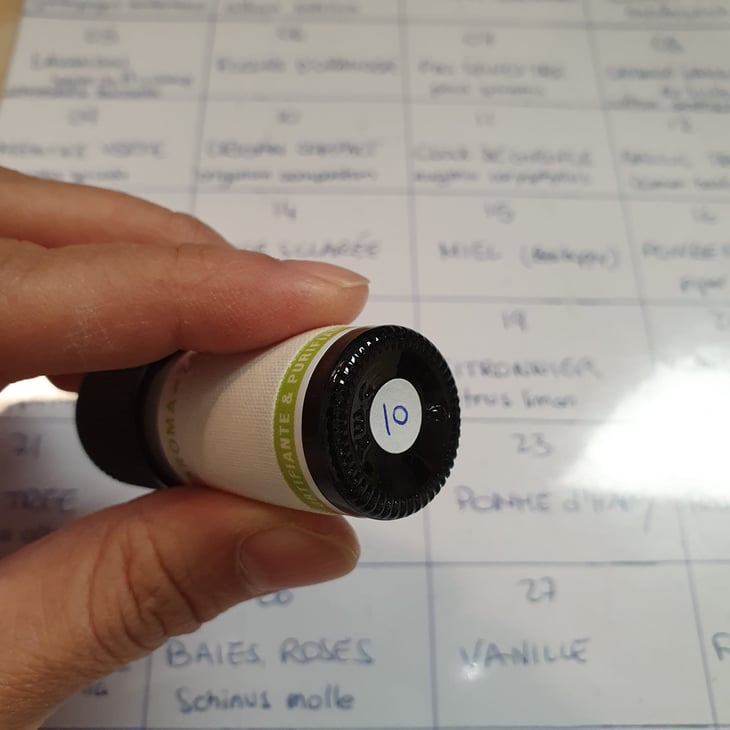 Je colle un numéro sous le flacon