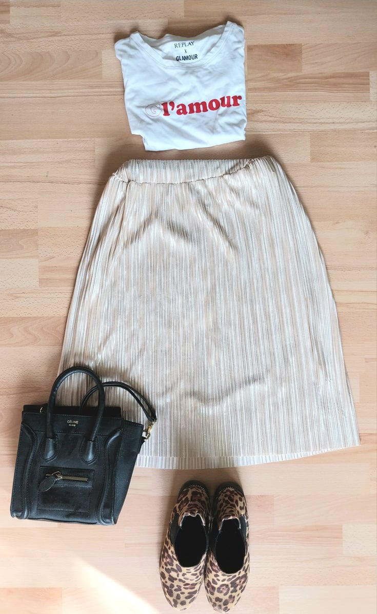 sac Celine, Jupe Marant Étoile, t-shirt Replay et chaussures léopard (je ne connais pas la marque)
