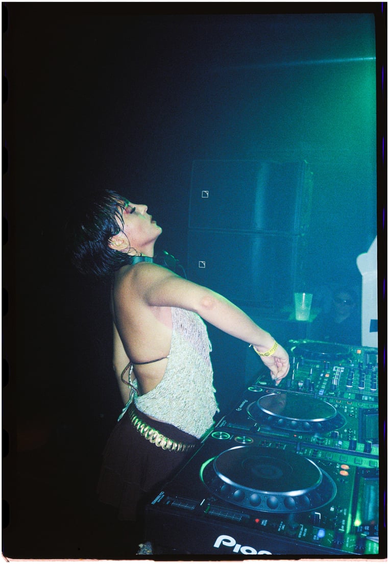 Sofy pinchando al Razzmatazz (Barcelona) 📸 @ana_agraz