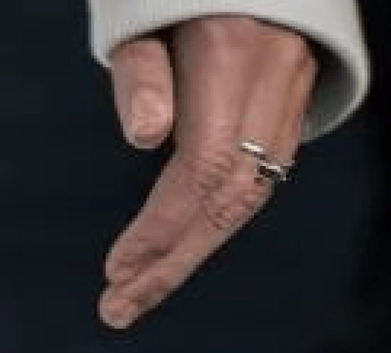 Le Pape porterait donc une alliance à la main gauche ?! Un sacré scoop !