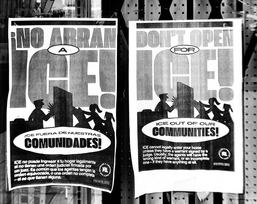 Affiche scotchée dans la vitrine d'un commerce de Mission Street, San Francisco.