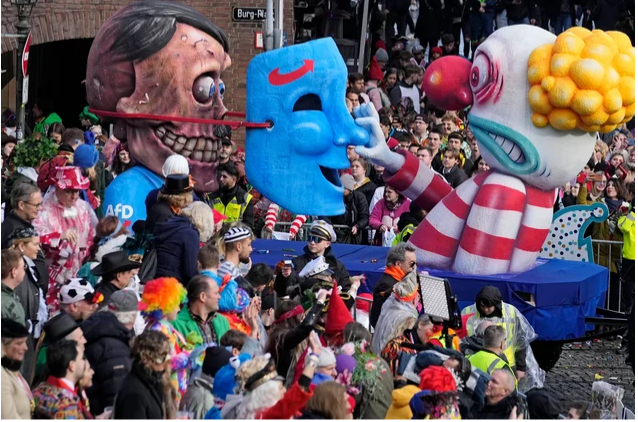 L'AfD démasquée au carnaval 