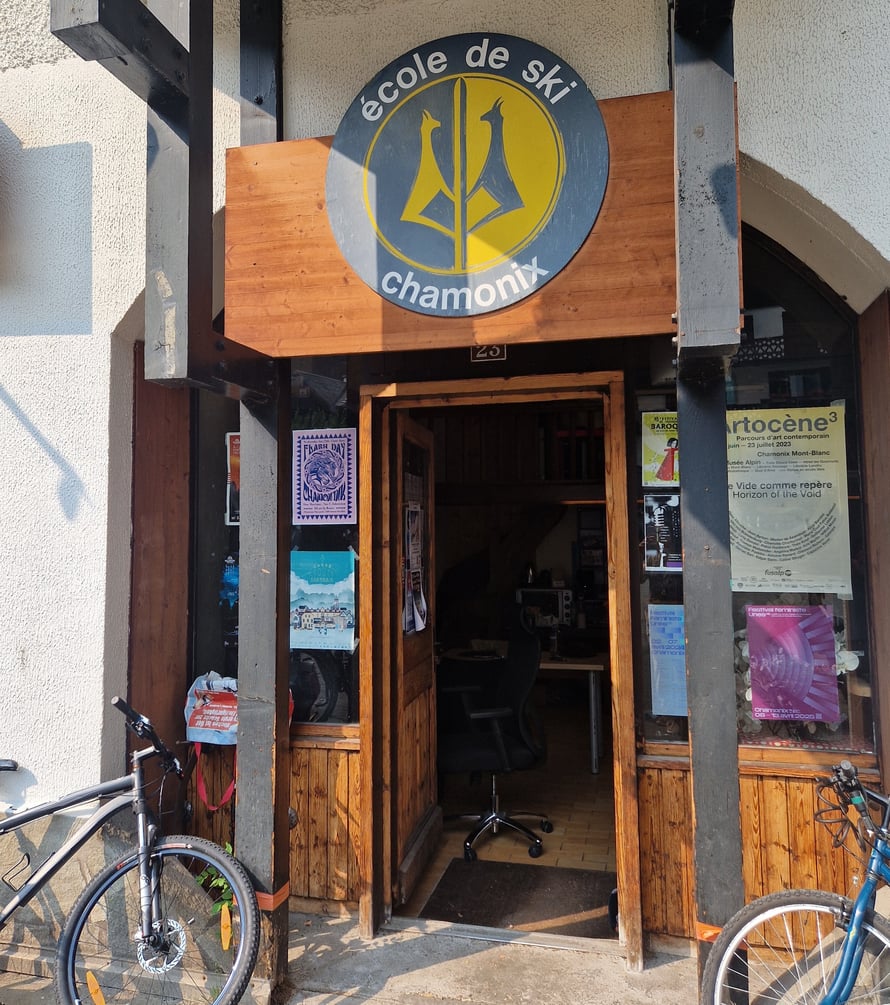 Devanture du local de Globule Radio