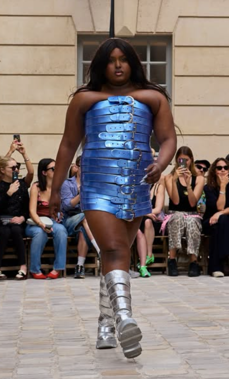 Défilé "RESISTANCE" by Jeanne Friot, SS26 / Source : @jeannefriot