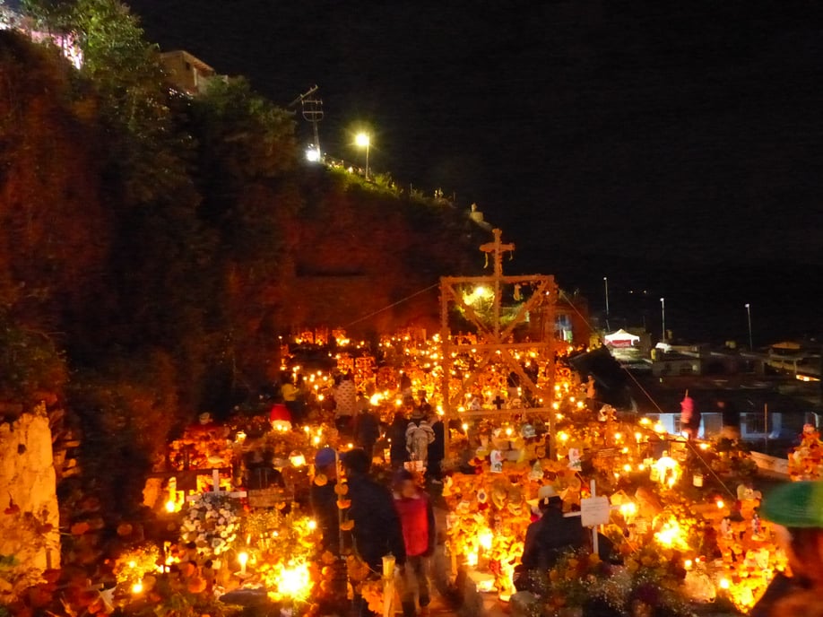El brillo de la vida - Panteón de Janitzio, Michoacán
