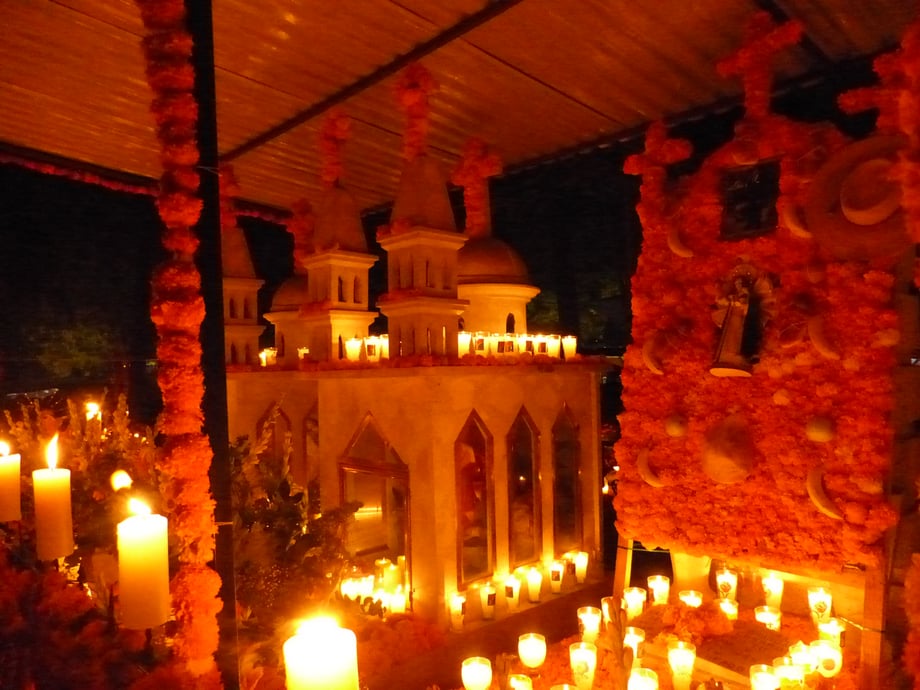 Tumba de lujo - Panteón municipal de Tzintzuntzan, Michoacán