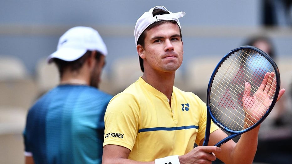 Cet homme est en 8èmes de finale, est allemand, et ce n'est pas Zverev.