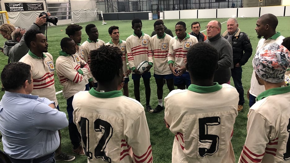 Jean-François Puech menant un entrainement avec Ovale Citoyen dans les infrastructures de la Section Paloise à Pau