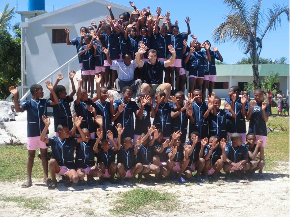 Franck Mesnel avec les étudiants du Collège du Rocher