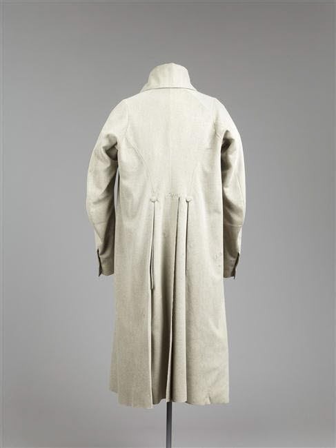 Redingote grise de l'Empereur Napoléon Ier. Crédits : 2016 GrandPalaisRmn (musée du Louvre) / Thierry Ollivier