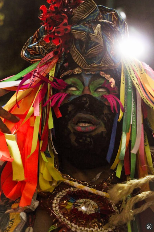 Artiste prête à se présenter lors de la festa da chiquita (c) Roberta Damasceno