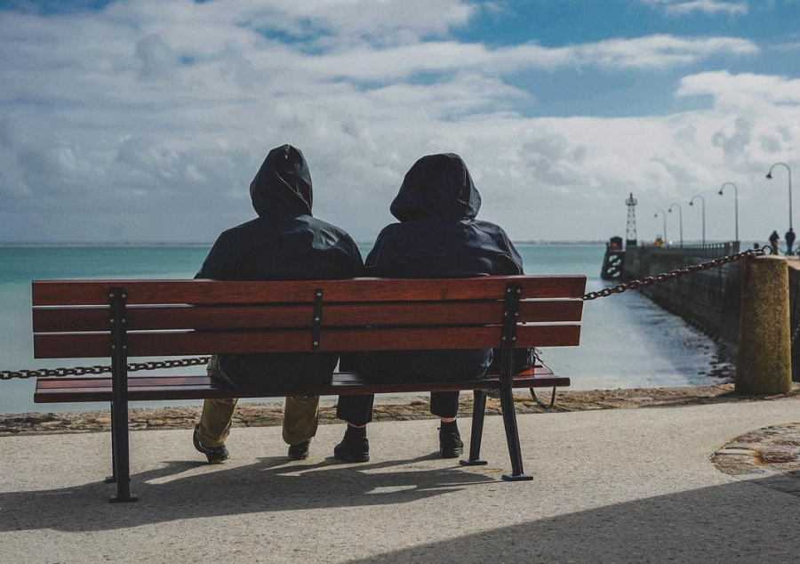 Numéro 314 • Banc et capuches by Petit Loup Production