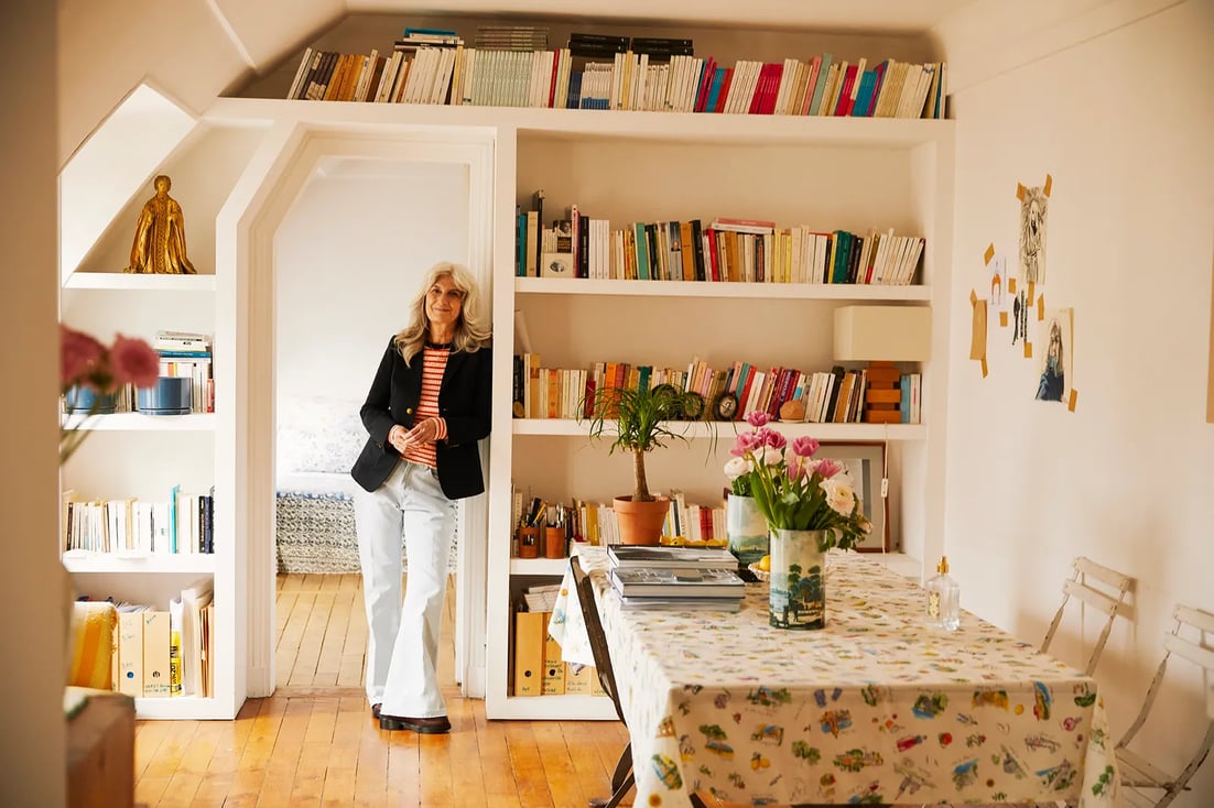 Sophie Fontanel, chez elle. La majorité des objets sont chinés.  ©Adeline Mai pour Vogue