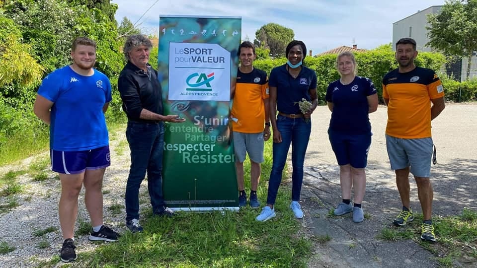 Les équipes d’A Venir Rugby avec leur partenaire Le Sport pour Valeur by Crédit Agricole Alpes Provence