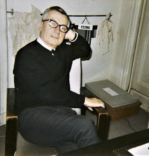 Jacques Griffe dans son bureau parisien. Crédits : APB11 - Travail personnel, Wikicommons CC BY-SA 4.0