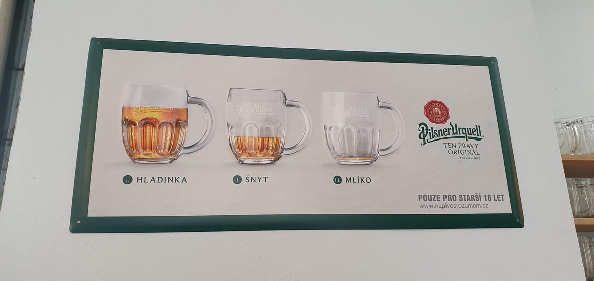 Cette belle image publicitaire illustrant les 3 tirages les plus fréquents pour la pilsner tchèque