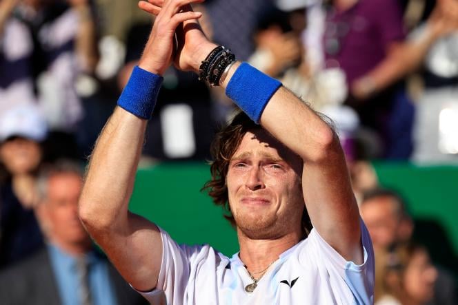 Après le bras c'est le menton qui a tremblé - Andrey Rublev
