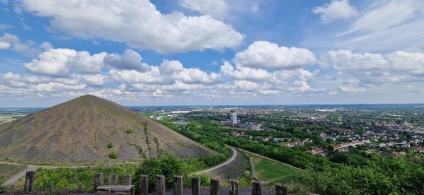Vue sur Lens depuis les terrils jumeaux