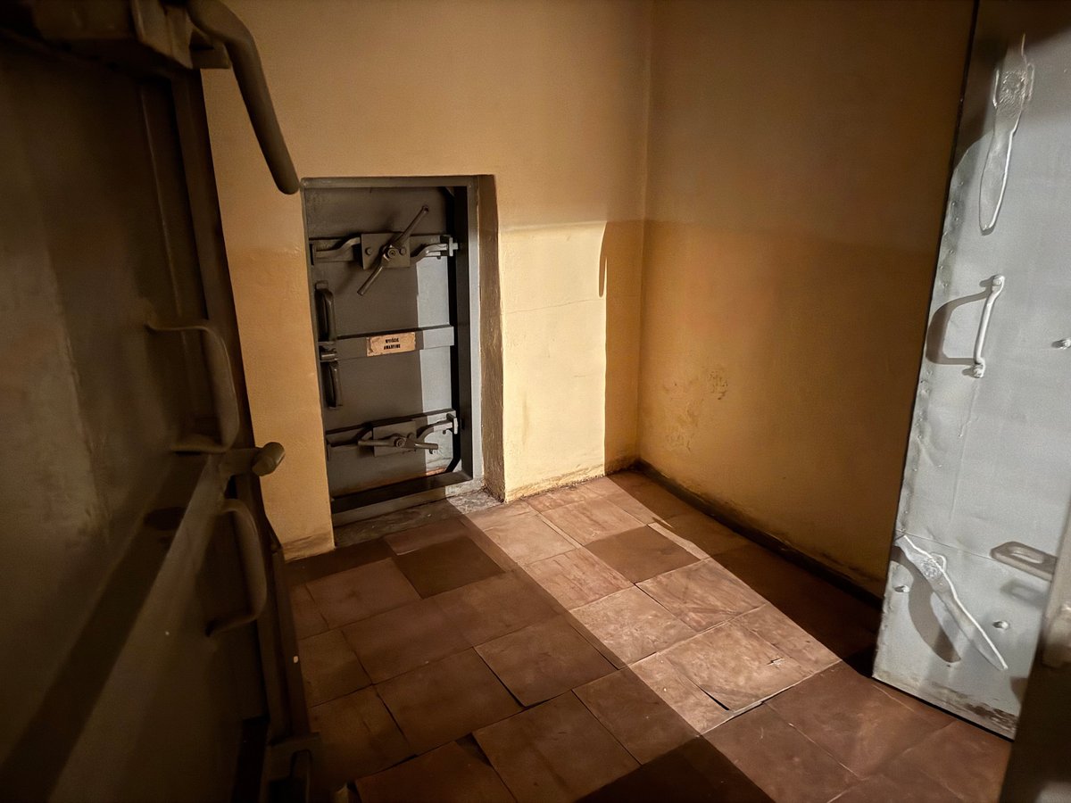 Une porte de secours dans l'abri à Chelm ©Kilian Bigogne