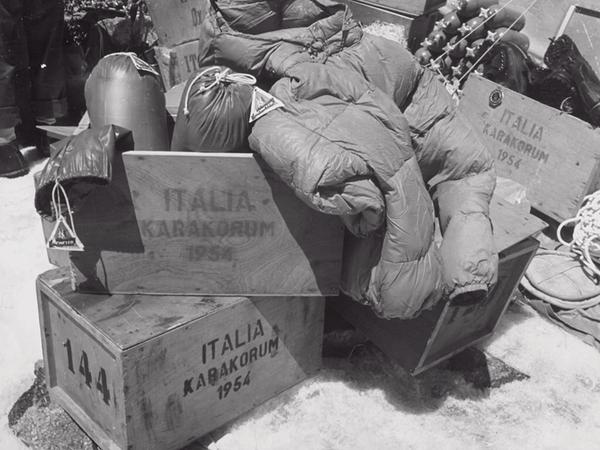 Équipements pour les alpinistes italiens Lino Lacedelli et Achille Compagnoni, 1954. Crédits : Moncler