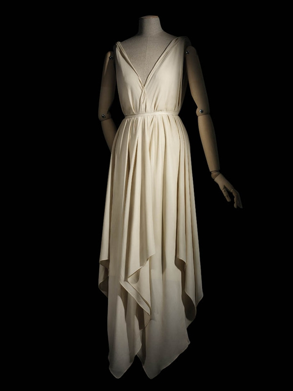 Madeleine Vionnet, Robe du soir « Quatre mouchoirs », 1920, Crêpe romain, Paris, MAD. Don Madeleine Vionnet, UFAC, 1952. Crédits : MAD, Paris / Patrick Gries.