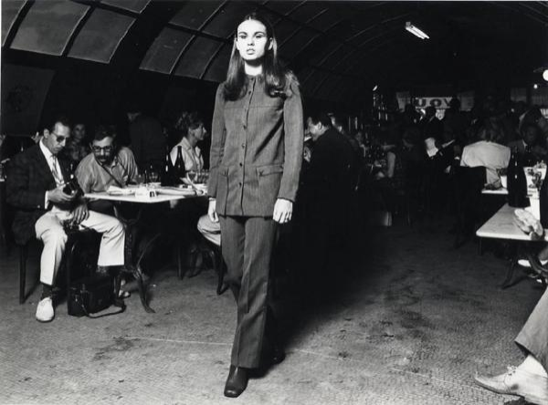 Ensemble Schreiber-Hollington présenté à la Triennale de Milan en 1968. ©Fondation Triennale de Milan