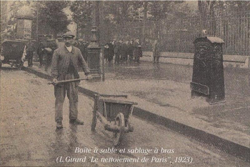 Cantonnier municipal et la boîte à sable, 1923.