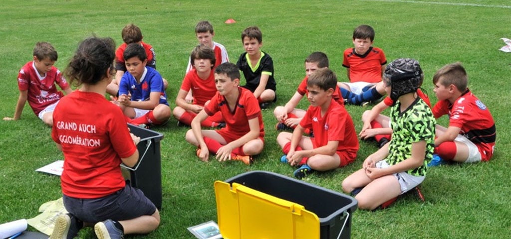 Les jeunes de l’école du rugby du Rugby Club Auch sensibilisés au tri des poubelles - Ecolosport